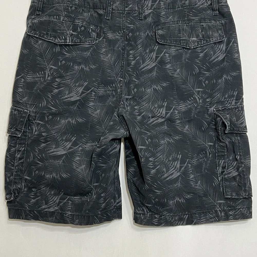 Old Navy Leaf Design Outdoor Cargo Shorts Casual Black Men Size 38